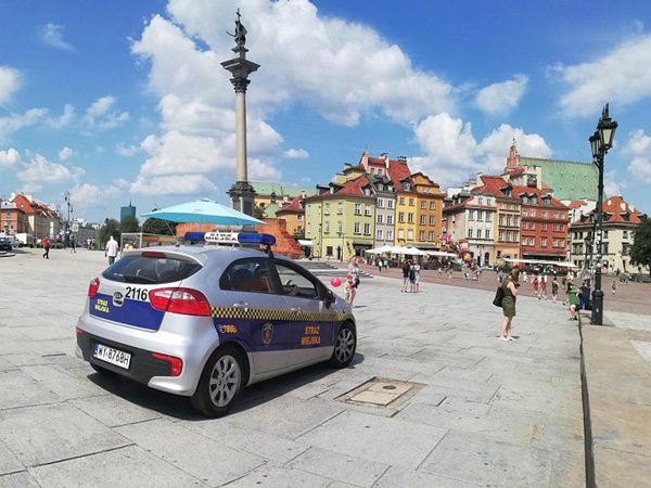 Przeraźliwe krzyki i atak szału na Starówce. Agresor kopał i bił. Ma… osiem lat