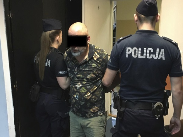 Mistrz. Darł się, zaczepiał ludzi. Przez to policjanci znaleźli u niego narkotyki